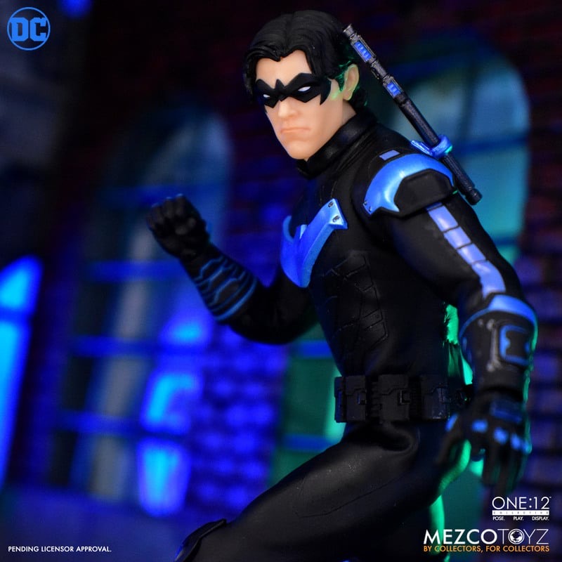 MEZCO ONE:12 COLLECTIVE Nightwing