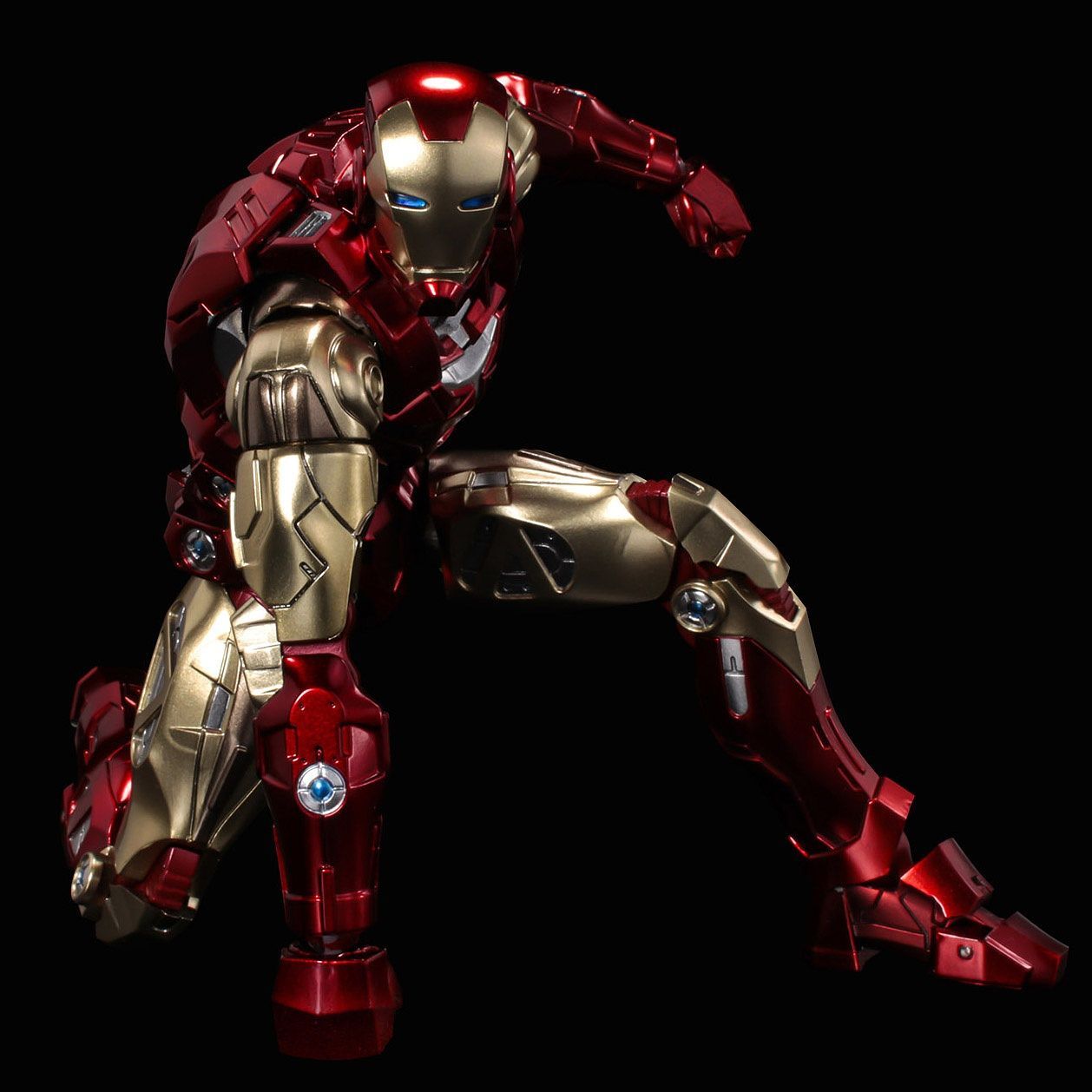 Sentinel Fighting Armor Iron Man Action Figure