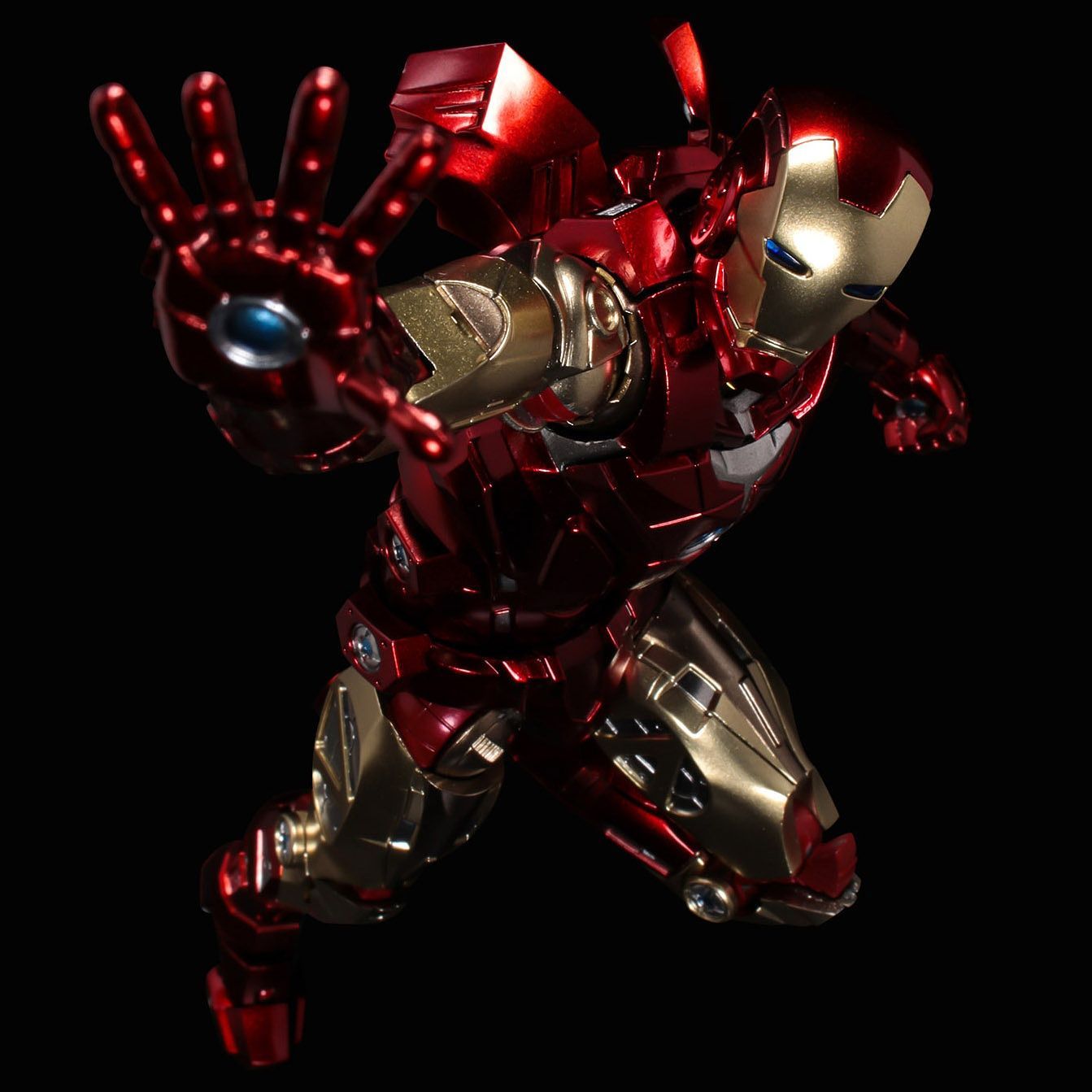 Sentinel Fighting Armor Iron Man Action Figure