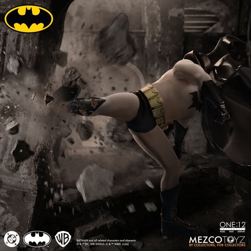 *PRE ORDER* MEZCO ONE:12 COLLECTIVE Batman: Year One (ETA OCTOBER)