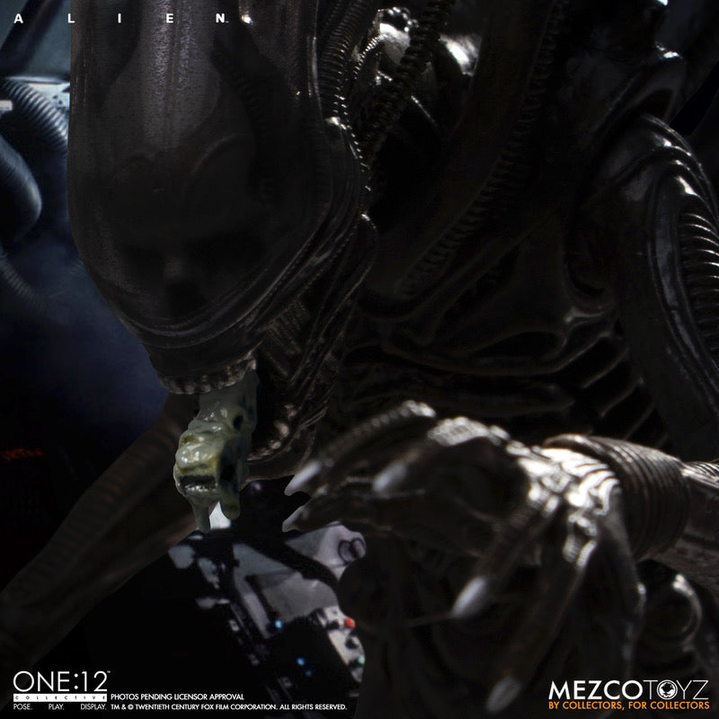 MEZCO ONE:12 COLLECTIVE Alien