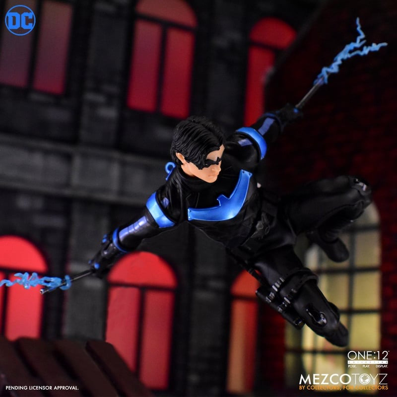 *PRE ORDER* MEZCO ONE:12 COLLECTIVE Nightwing (ETA MARCH)