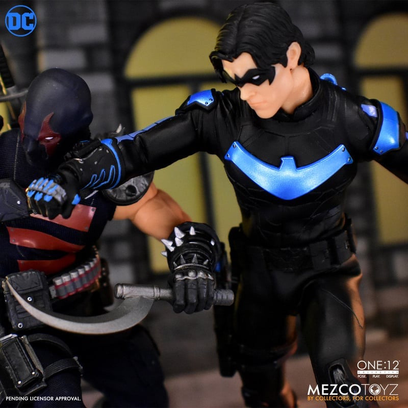 *PRE ORDER* MEZCO ONE:12 COLLECTIVE Nightwing (ETA MARCH)