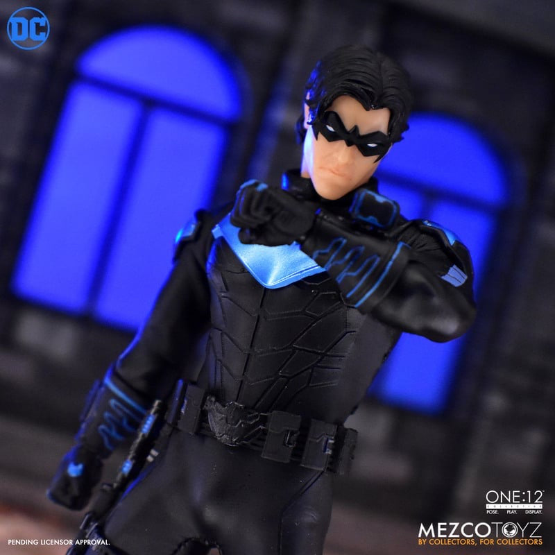 *PRE ORDER* MEZCO ONE:12 COLLECTIVE Nightwing (ETA MARCH)